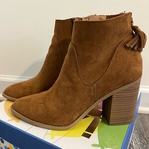 Universal Thread Tan Ankle Boots